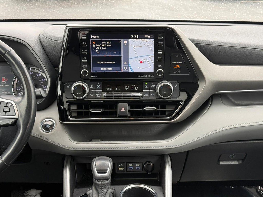 Used 2022 Toyota Highlander XLE image 16