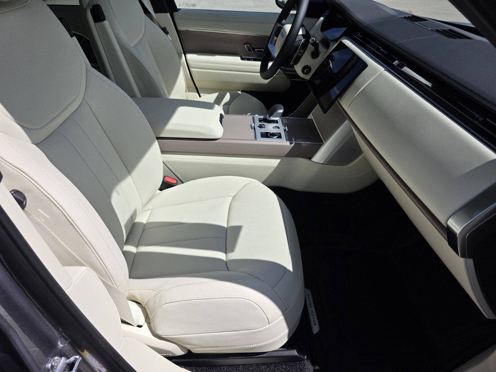 New 2027 Land Rover Range Rover SE AWD/4WD image 3