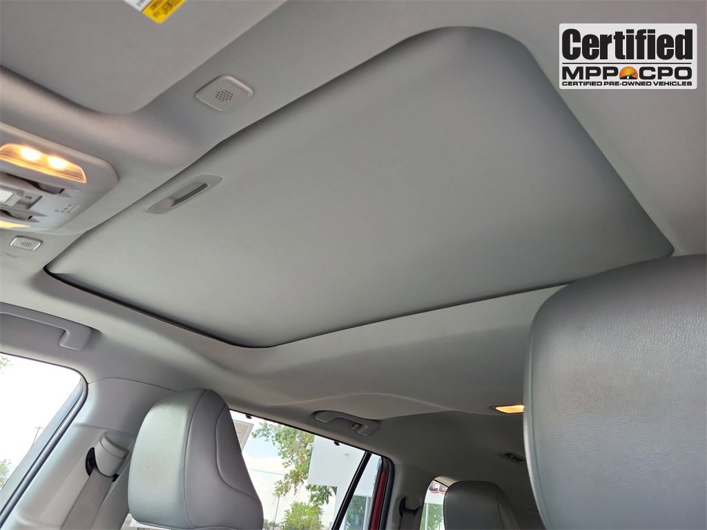 Used 2023 Toyota Highlander L image 11