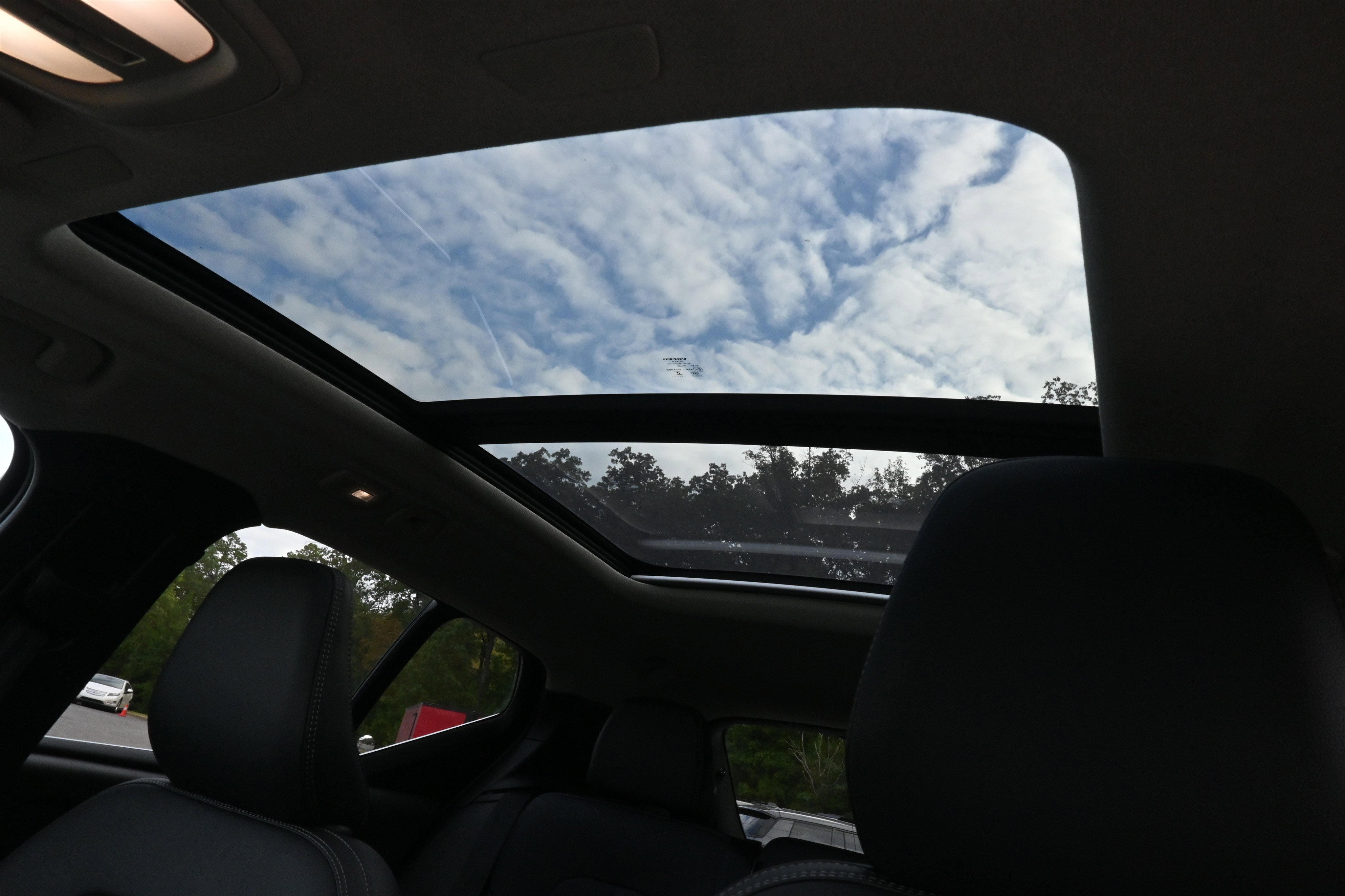 Used 2025 Volvo XC40 B5 Core image 15