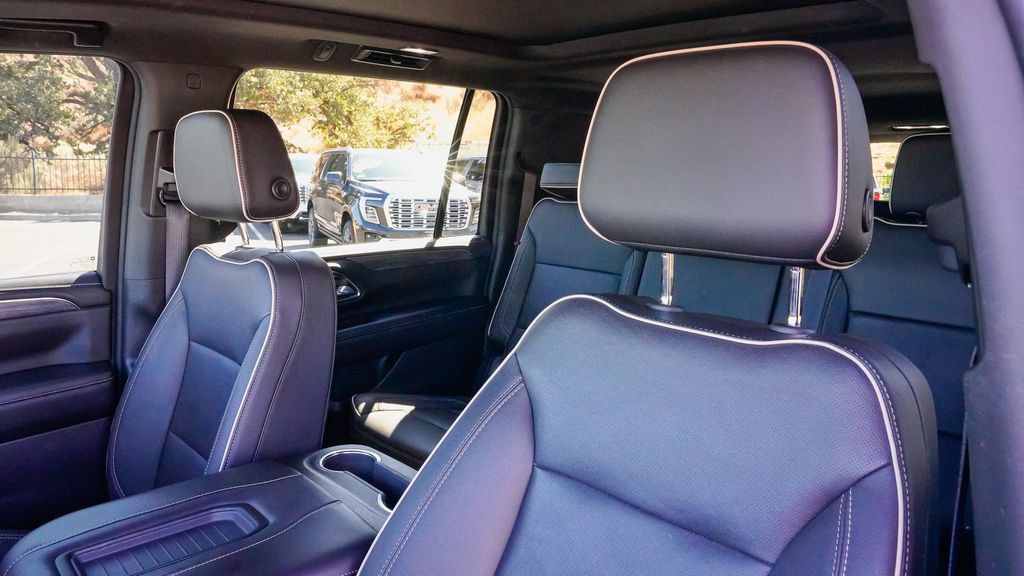 Used 2023 GMC Yukon XL SLT AWD/4WD image 15