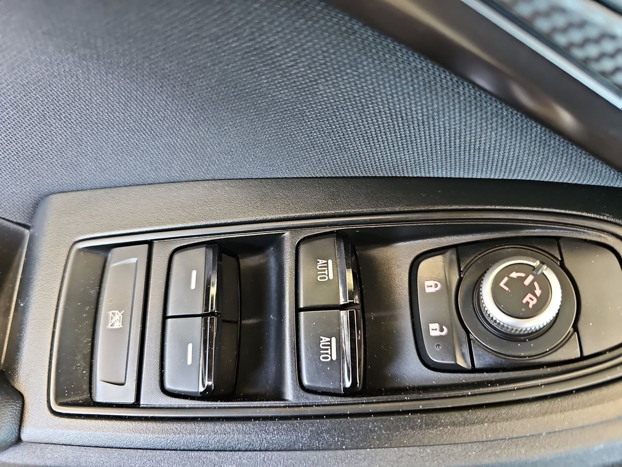 Used 2023 Subaru Crosstrek 2.0i Premium w/ Special Edition image 33