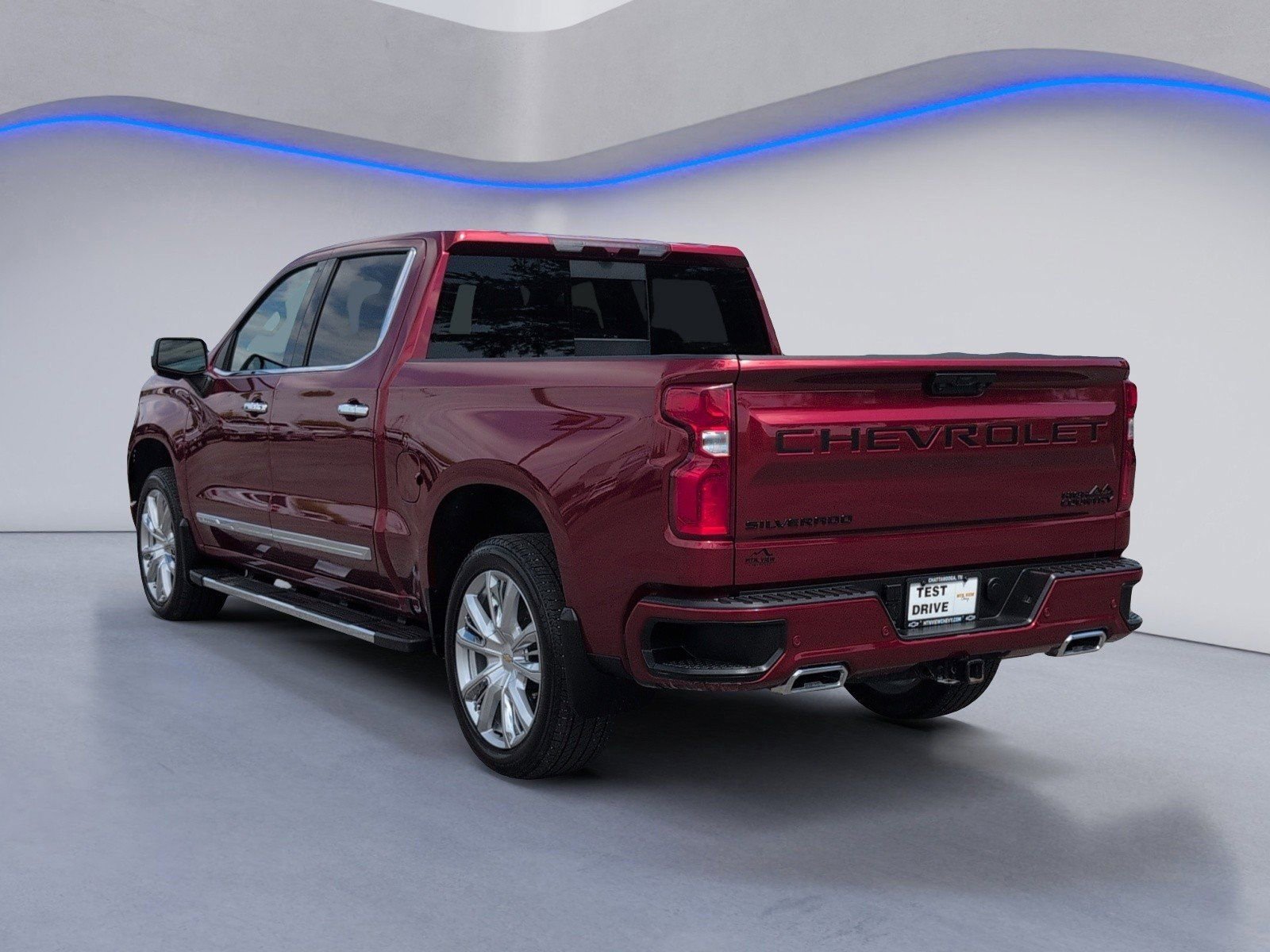 Used 2025 Chevrolet Silverado 1500 High Country w/ High Country Premium Package AWD/4WD image 3