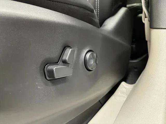 New 2023 Chrysler Pacifica Touring-L w/ S Appearance Package image 13