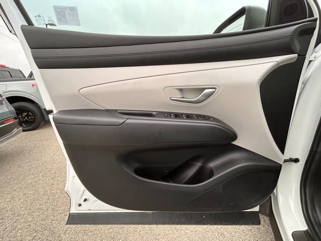 Used 2025 Hyundai Tucson SE AWD/4WD image 24