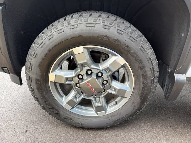 Used 2025 GMC Sierra 2500 SLT w/ SLT Premium Package AWD/4WD image 13