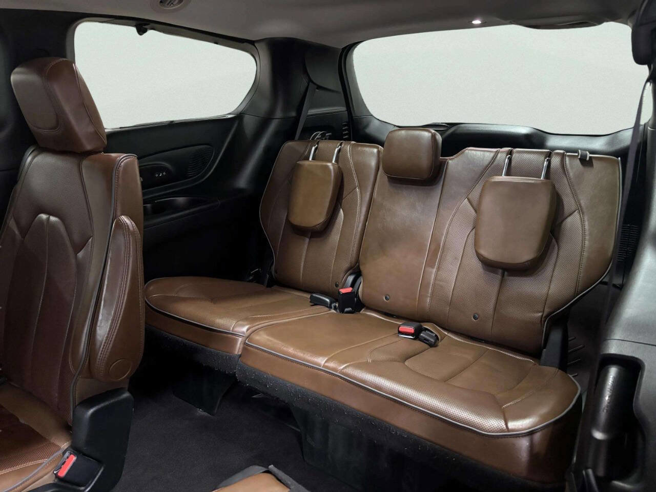 Used 2017 Chrysler Pacifica Limited FWD image 18