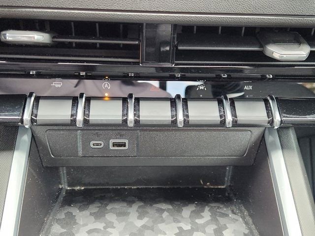 Used 2025 Chevrolet Colorado W/T w/ WT Custom Package image 21