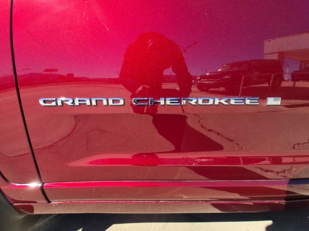 New 2024 Jeep Grand Cherokee Overland w/ Advanced Protech Group III image 47