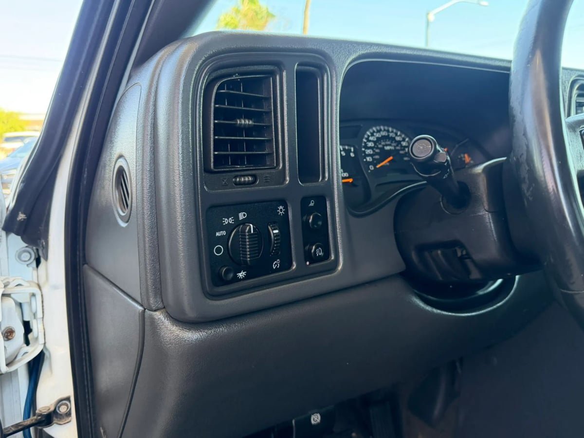 Used 2004 Chevrolet Silverado 2500 LT RWD image 41