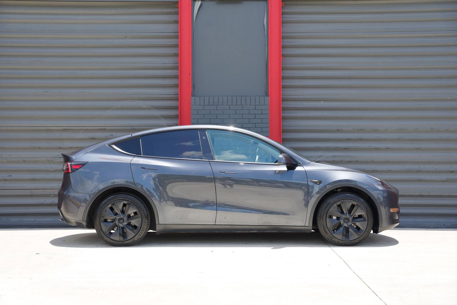 Used 2024 Tesla Model Y Long Range RWD image 4
