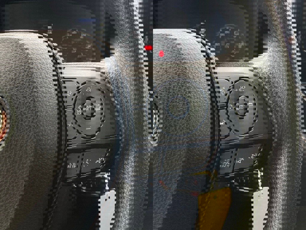 Used 2025 Toyota Corolla LE image 14