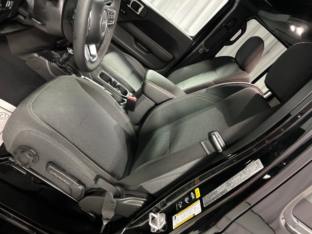 Used 2025 Jeep Wrangler Unlimited Sahara w/ Safety Group AWD/4WD image 12
