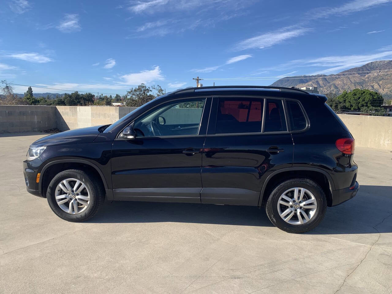 Used 2015 Volkswagen Tiguan S image 11
