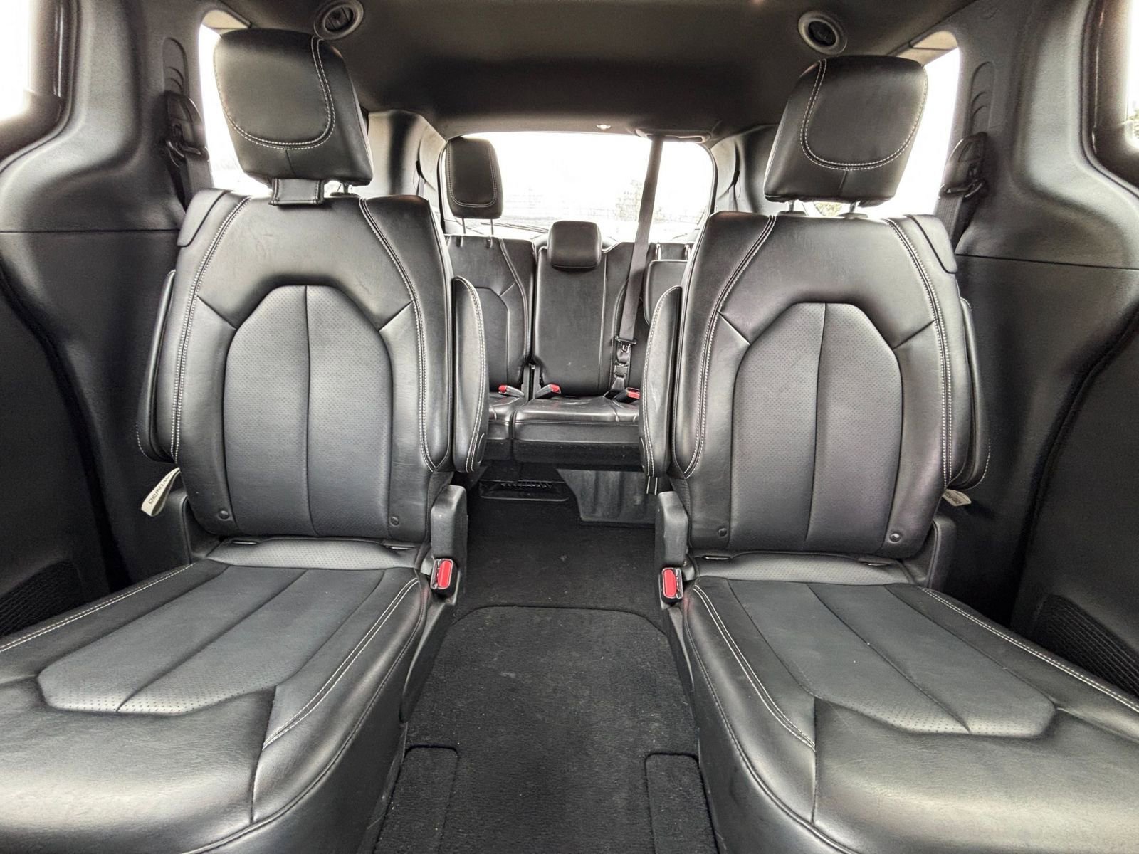 Used 2025 Chrysler Pacifica Select image 41