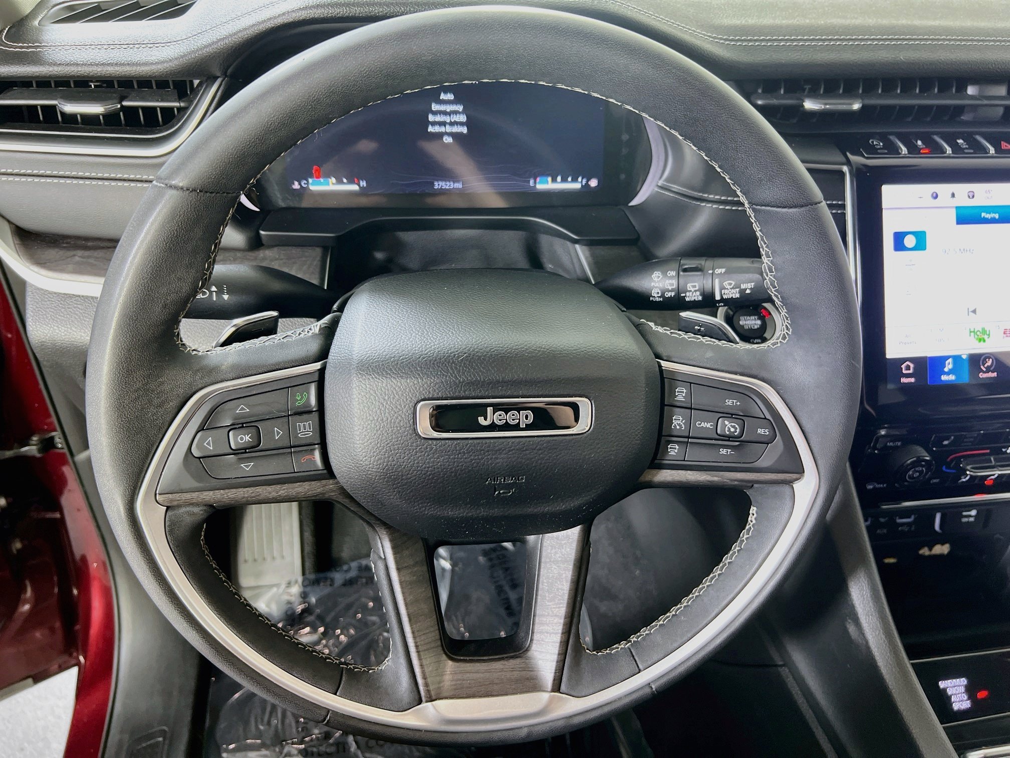 Used 2023 Jeep Grand Cherokee L Limited AWD/4WD image 11