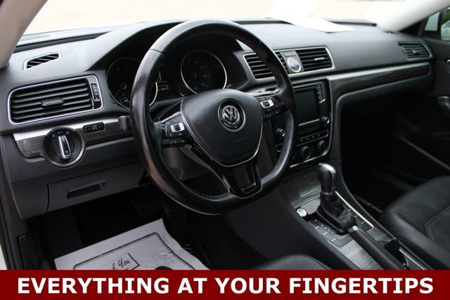 Used 2017 Volkswagen Passat 1.8T SE FWD image 2