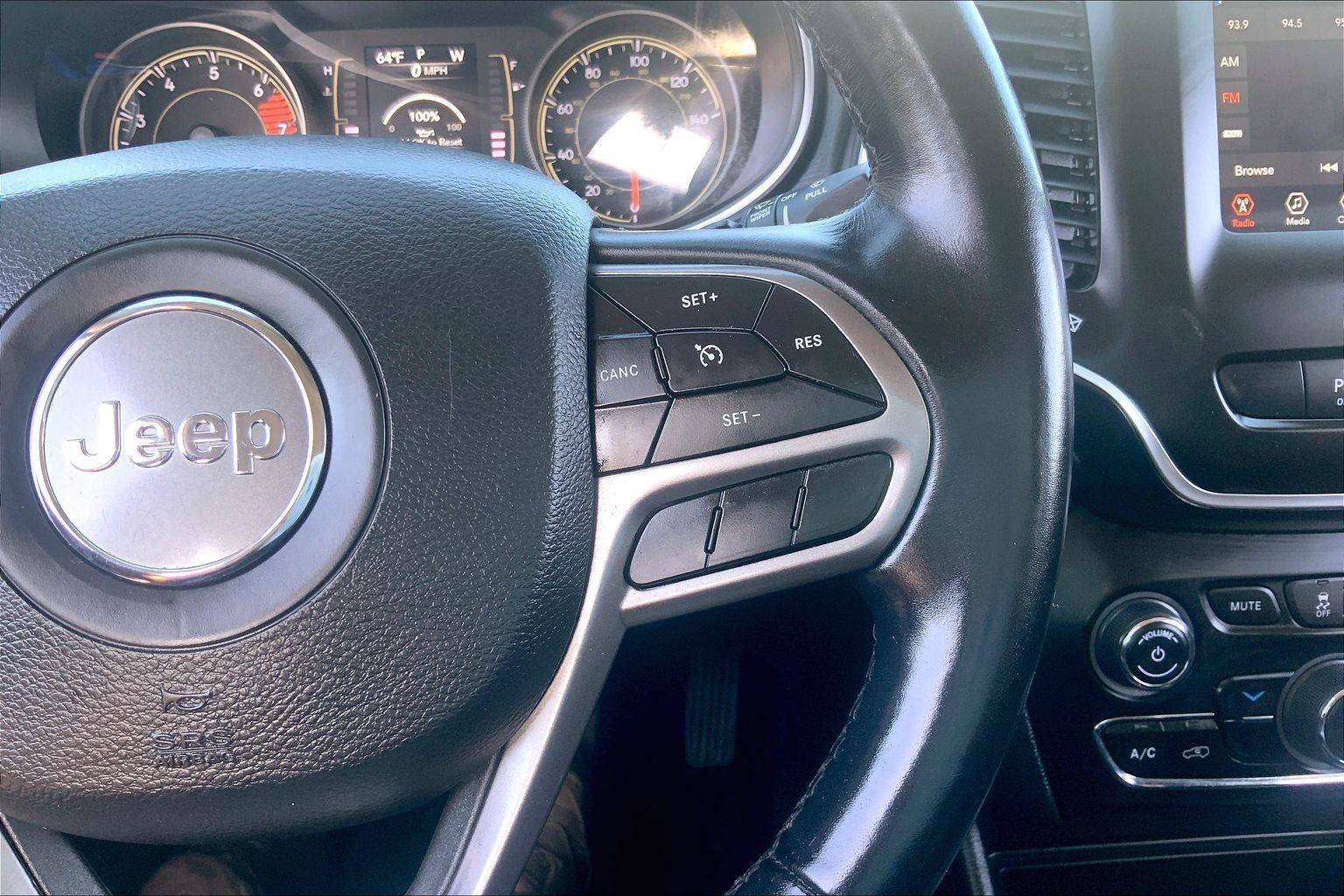Certified 2021 Jeep Cherokee Latitude Plus AWD/4WD image 19