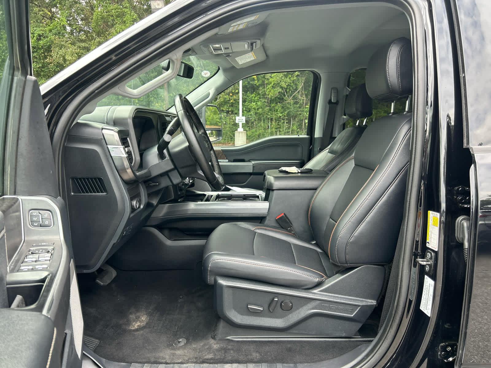 Used 2025 Ford F350 Lariat w/ Black Appearance Package AWD/4WD image 8