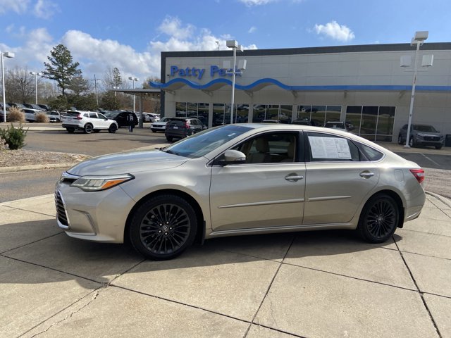 Used 2017 Toyota Avalon Touring image 5