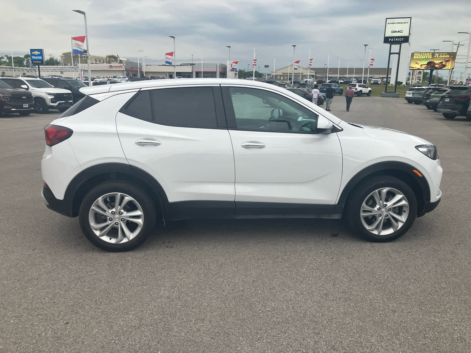 Used 2023 Buick Encore GX Preferred w/ Cold Weather Comfort Package AWD/4WD image 8