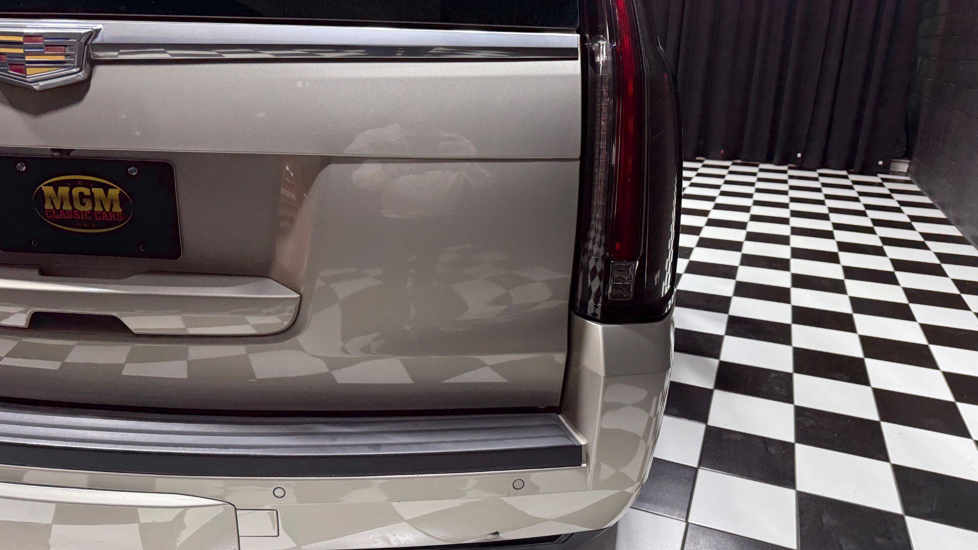 Used 2015 Cadillac Escalade Luxury image 19