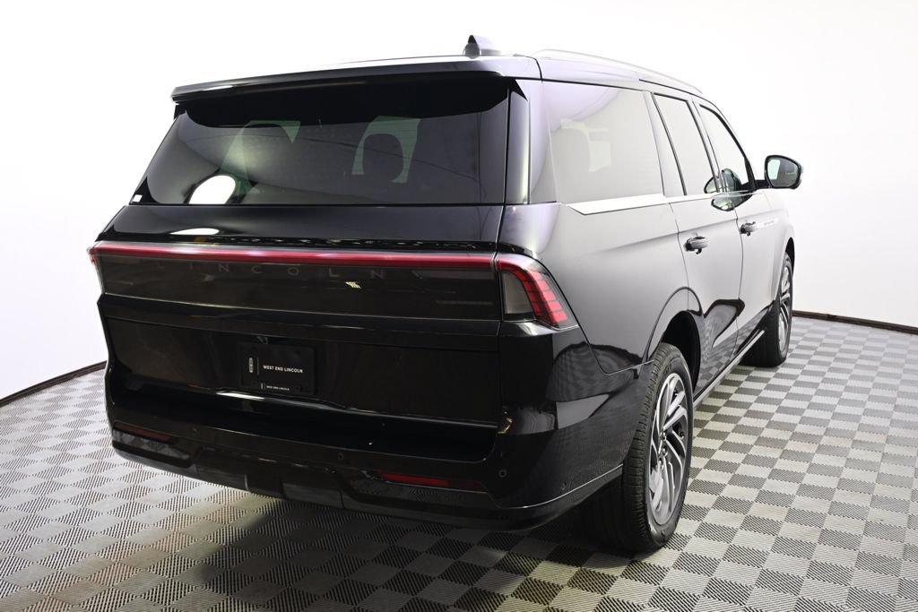 Used 2025 Lincoln Navigator Reserve AWD/4WD image 6
