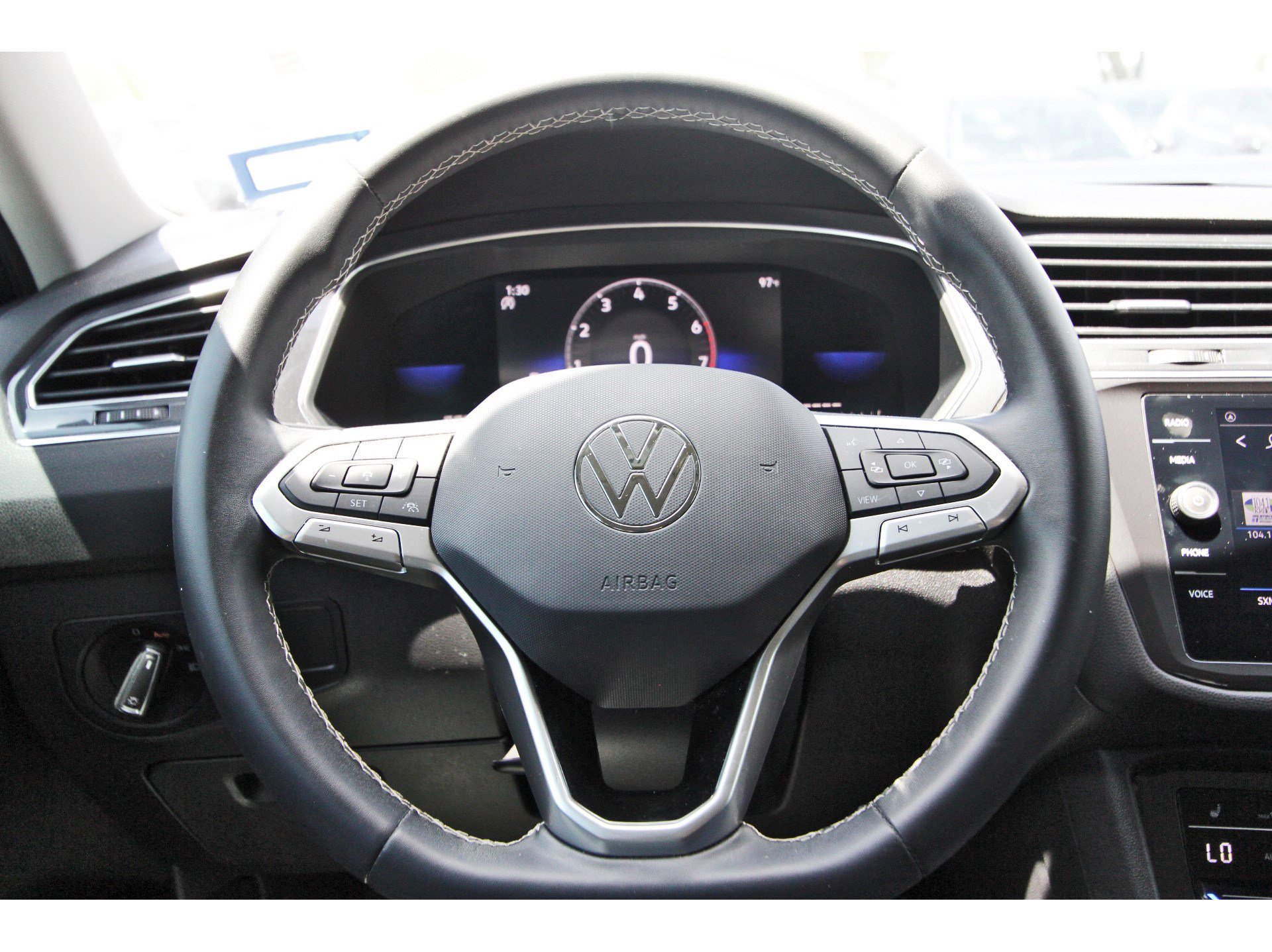 Used 2022 Volkswagen Tiguan SE image 15