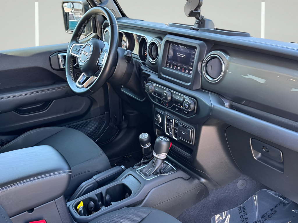 Used 2020 Jeep Wrangler Unlimited Sahara AWD/4WD image 6