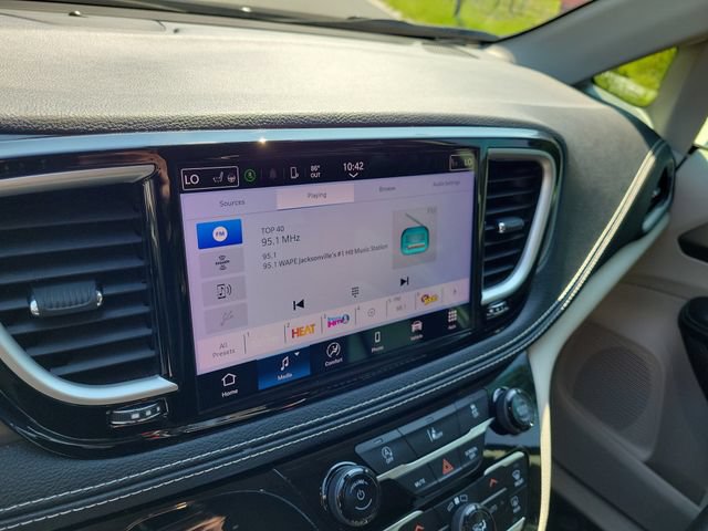 Used 2022 Chrysler Pacifica Touring-L AWD/4WD image 32