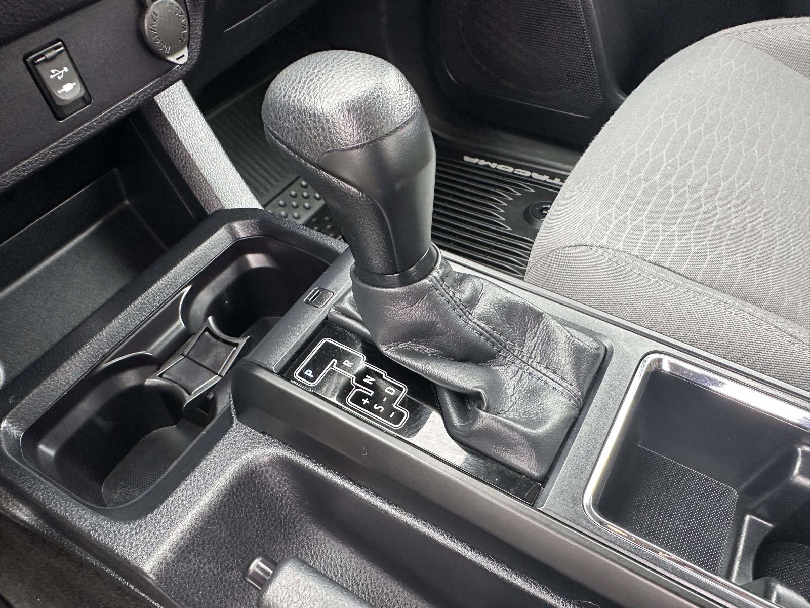 Used 2018 Toyota Tacoma SR image 8