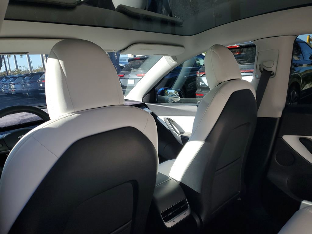 Used 2020 Tesla Model Y Long Range image 12