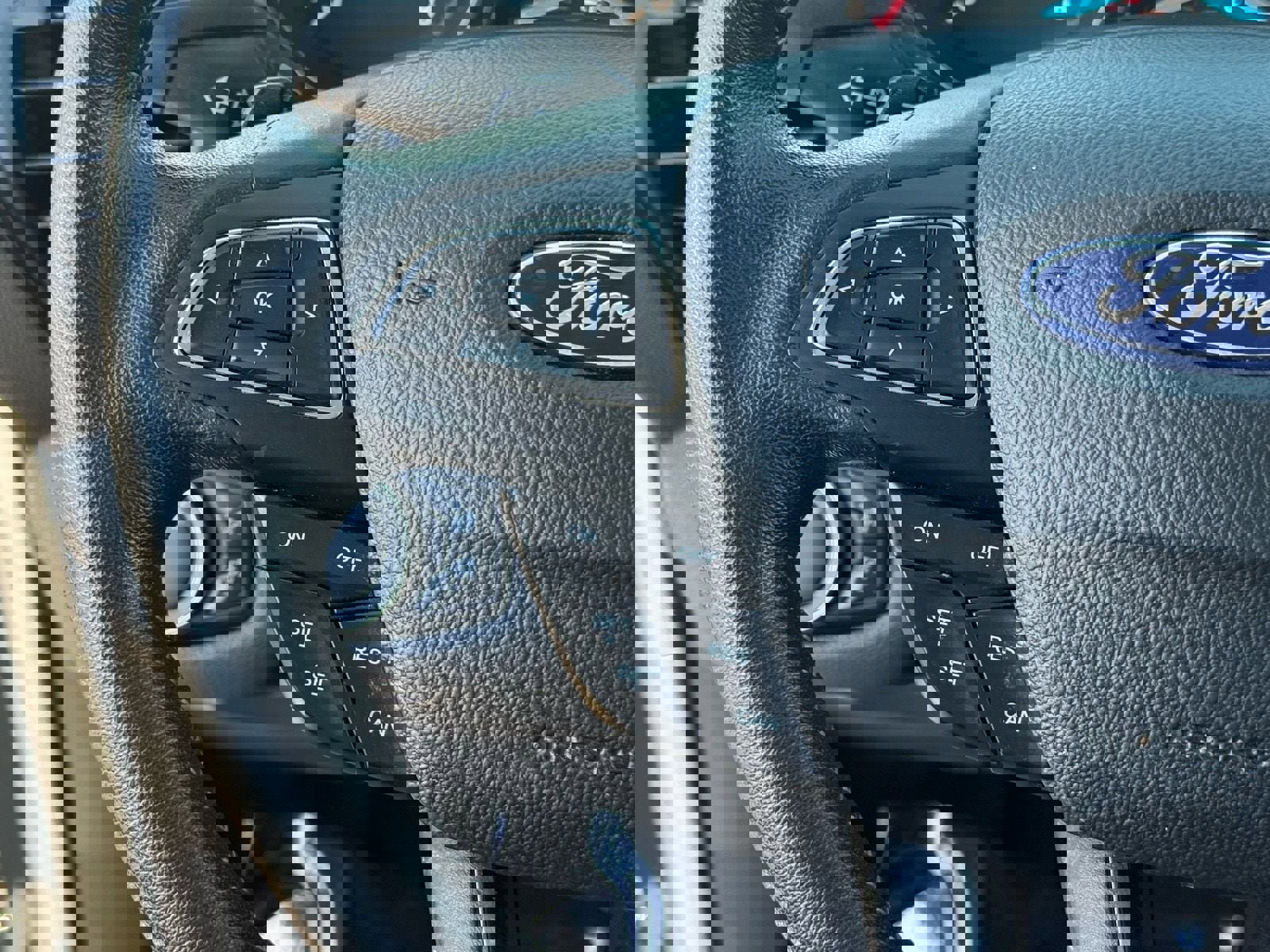 Used 2017 Ford Escape SE w/ Equipment Group 201A image 18