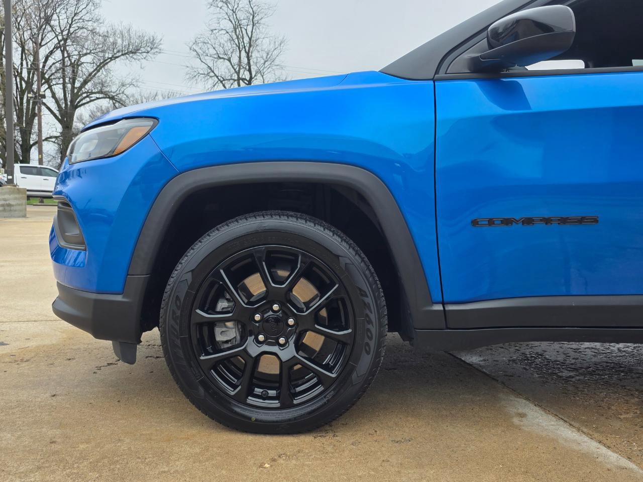 Used 2023 Jeep Compass Latitude image 28