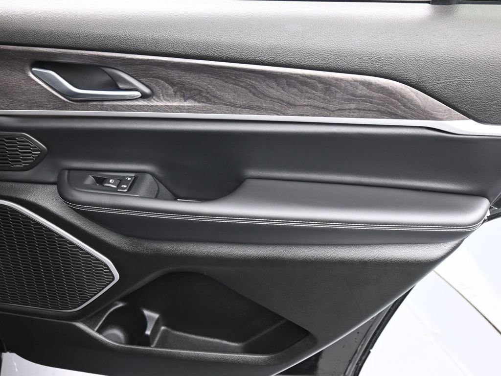 Certified 2022 Jeep Grand Cherokee L Limited image 16