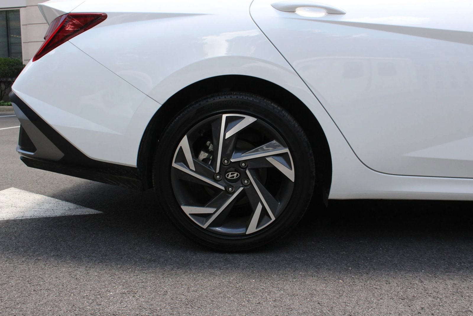 Used 2025 Hyundai Elantra SEL FWD image 5