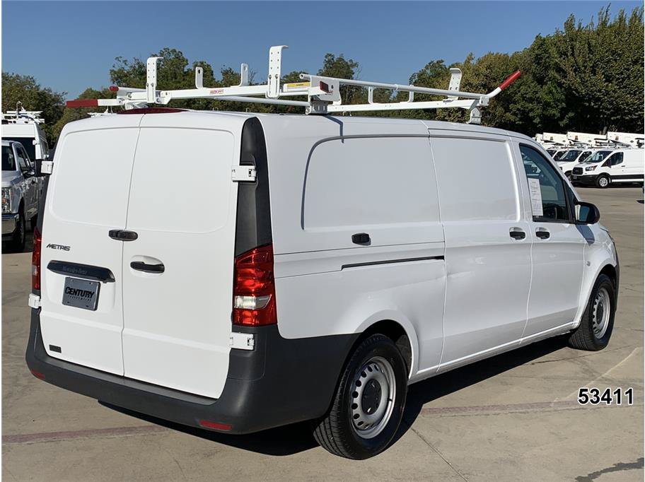 Used 2023 Mercedes-Benz Metris image 2
