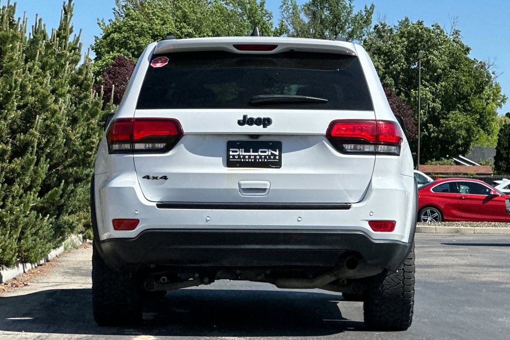 Used 2018 Jeep Grand Cherokee Laredo AWD/4WD image 5