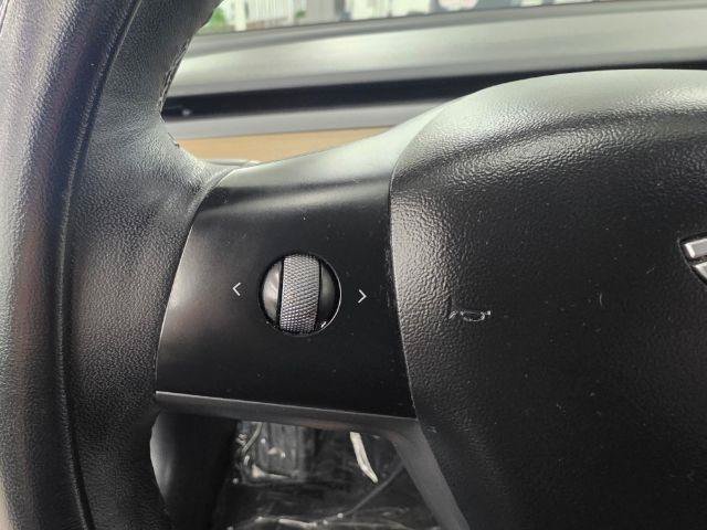 Used 2022 Tesla Model 3 Standard Range RWD image 12
