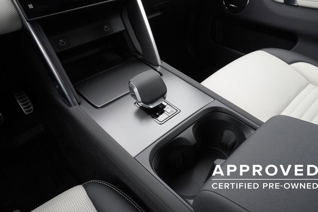 Used 2025 Land Rover Discovery Sport Dynamic SE image 14