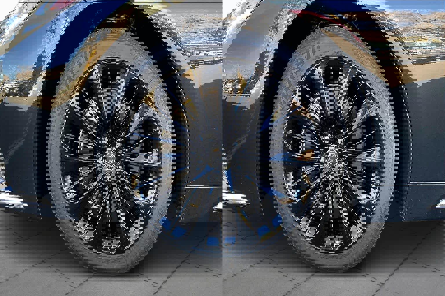 Used 2022 Lexus LS 500 w/ Accessory Package (Z1) image 10