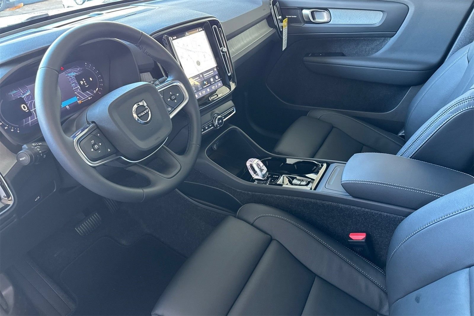 New 2026 Volvo XC40 B5 Ultra w/ Climate Package AWD/4WD image 13