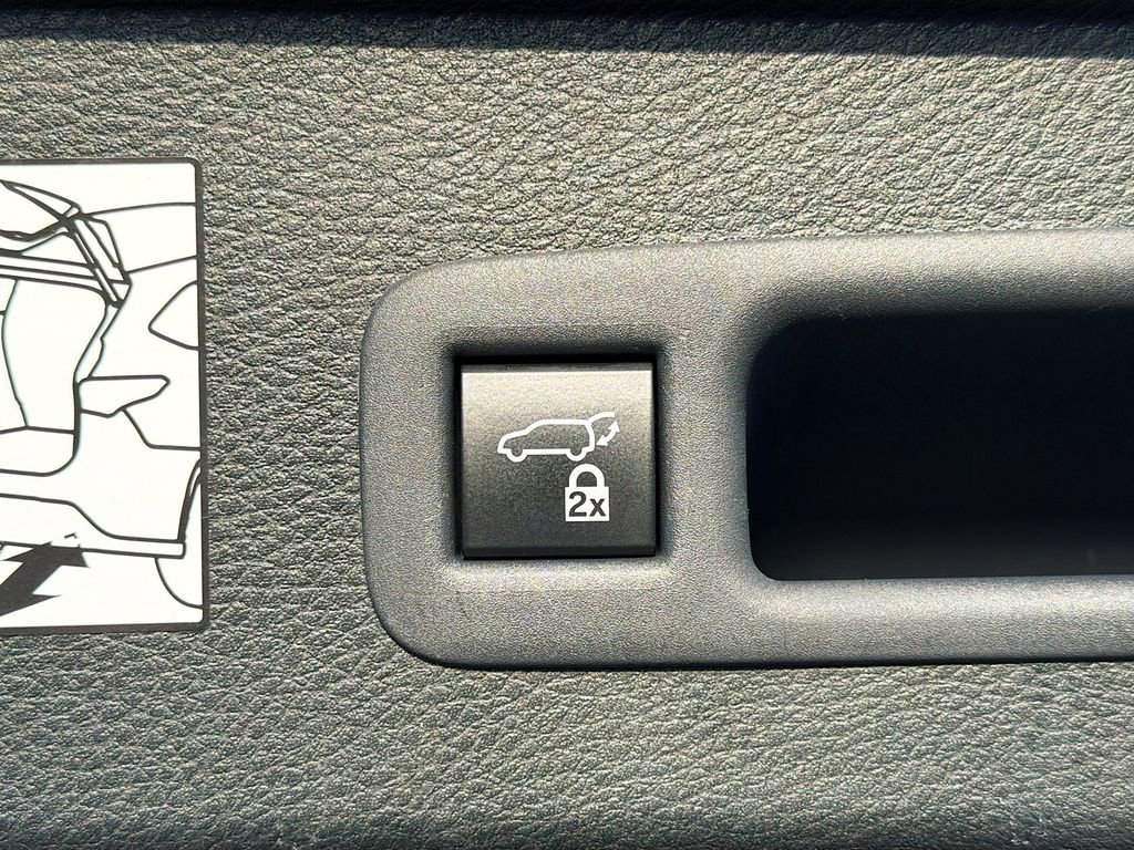 Used 2023 Toyota Sienna XLE image 12