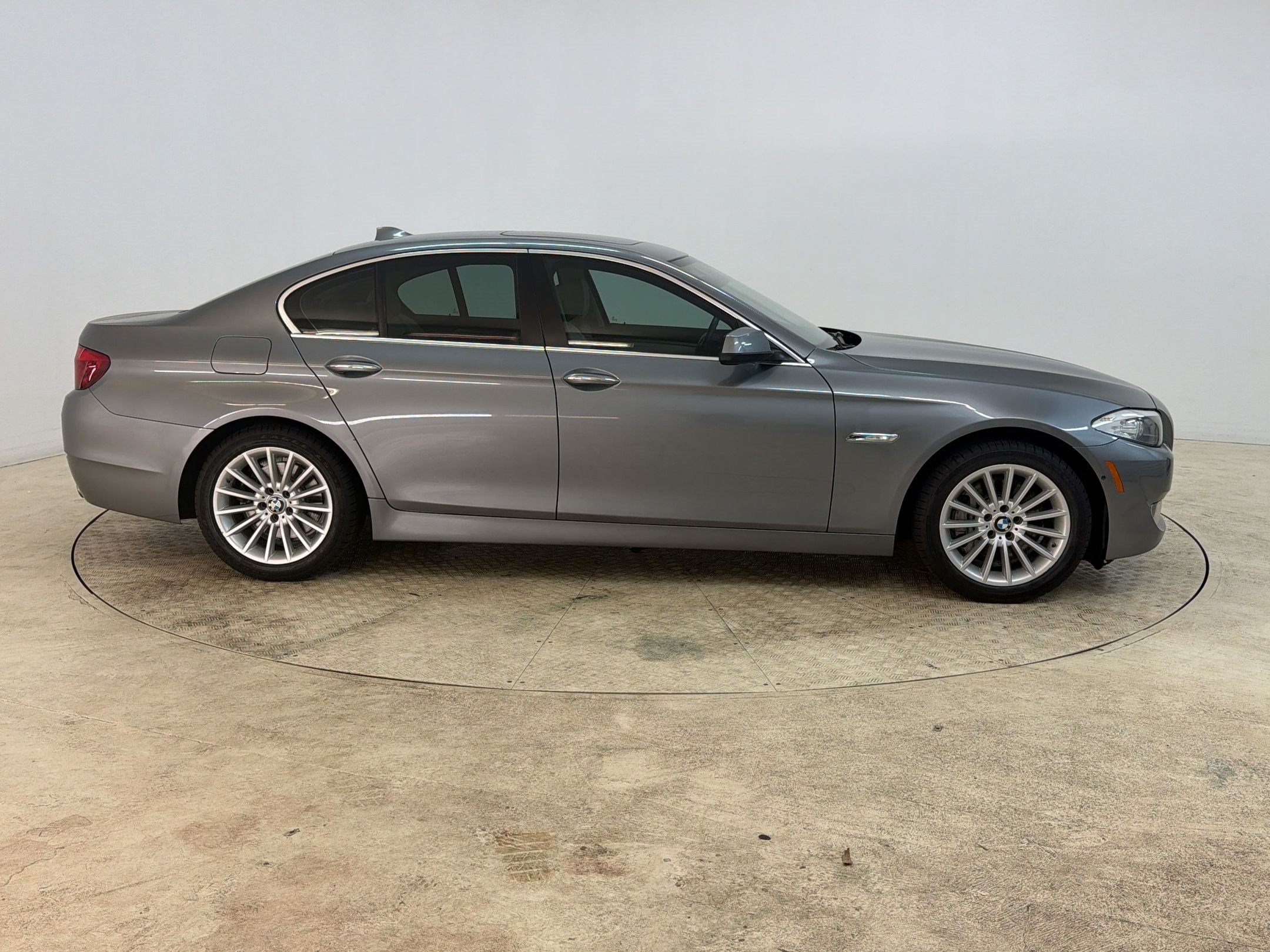 Used 2013 BMW 535i xDrive Sedan AWD/4WD image 8