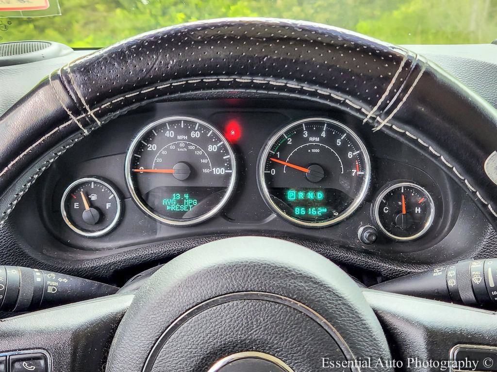 Used 2017 Jeep Wrangler Unlimited Sahara w/ Connectivity Group AWD/4WD image 14