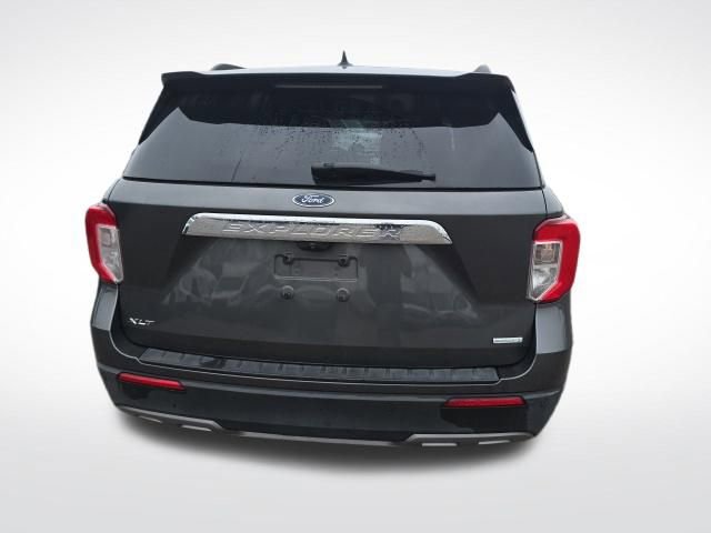Used 2020 Ford Explorer XLT w/ Equipment Group 202A image 4