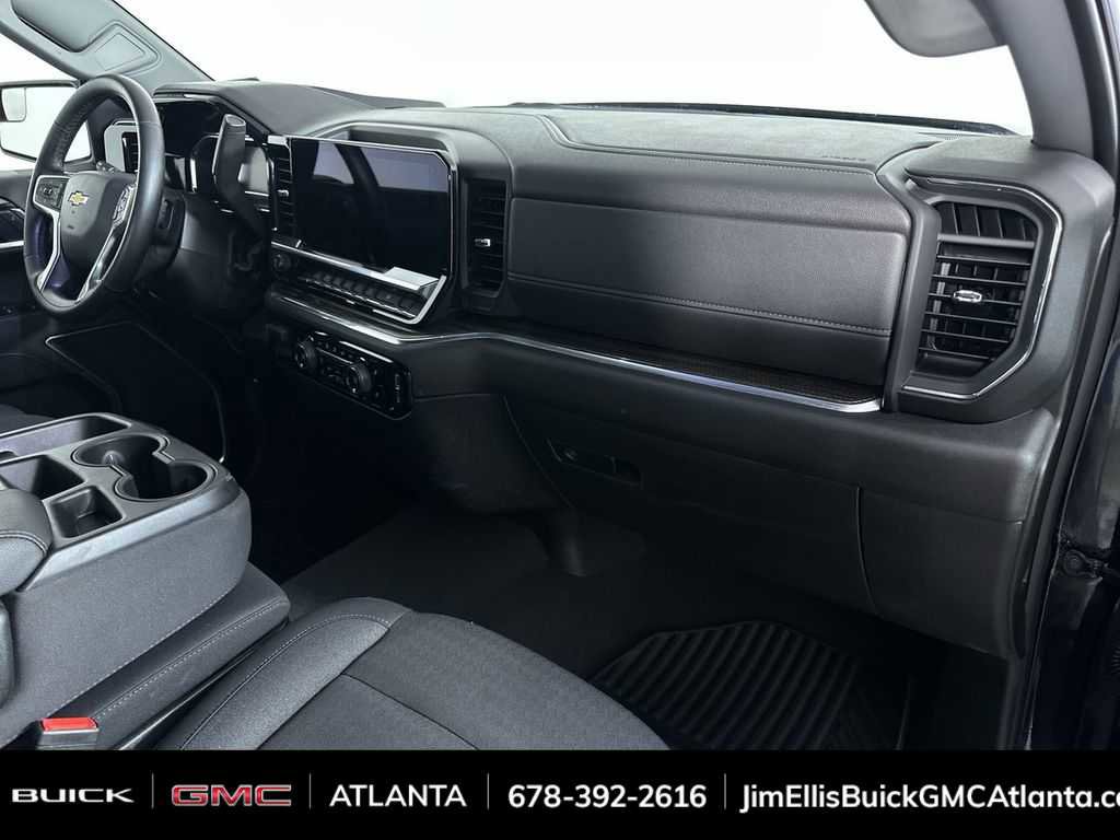 Used 2025 Chevrolet Silverado 1500 LT image 29