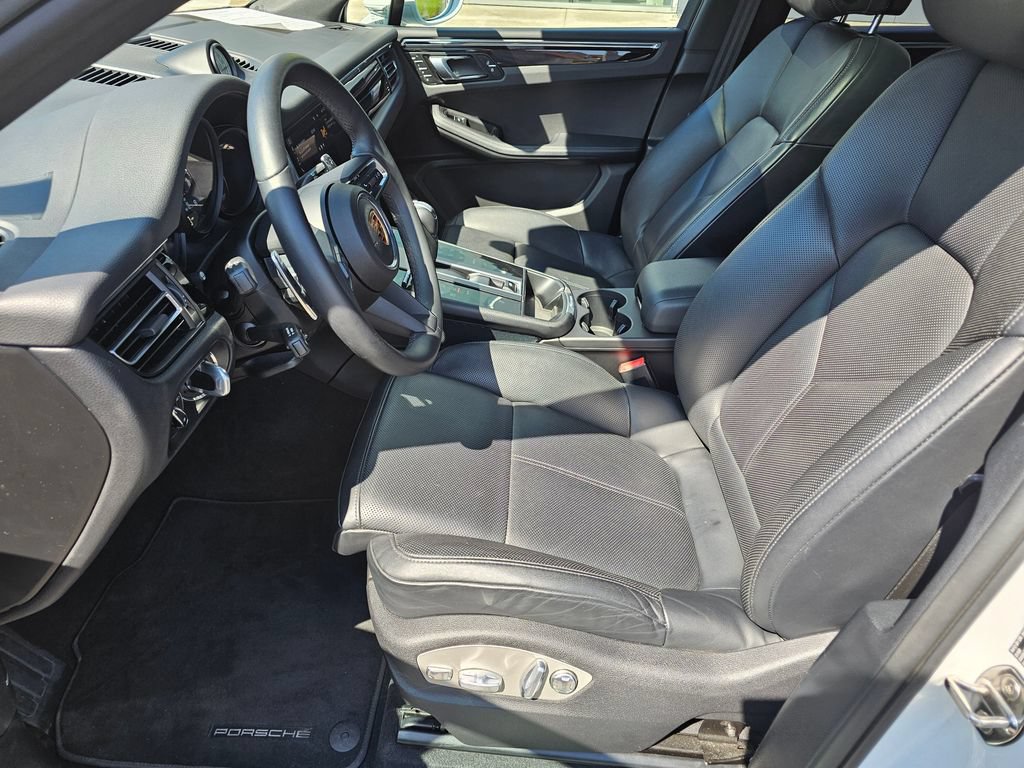Used 2025 Porsche Macan AWD/4WD image 21
