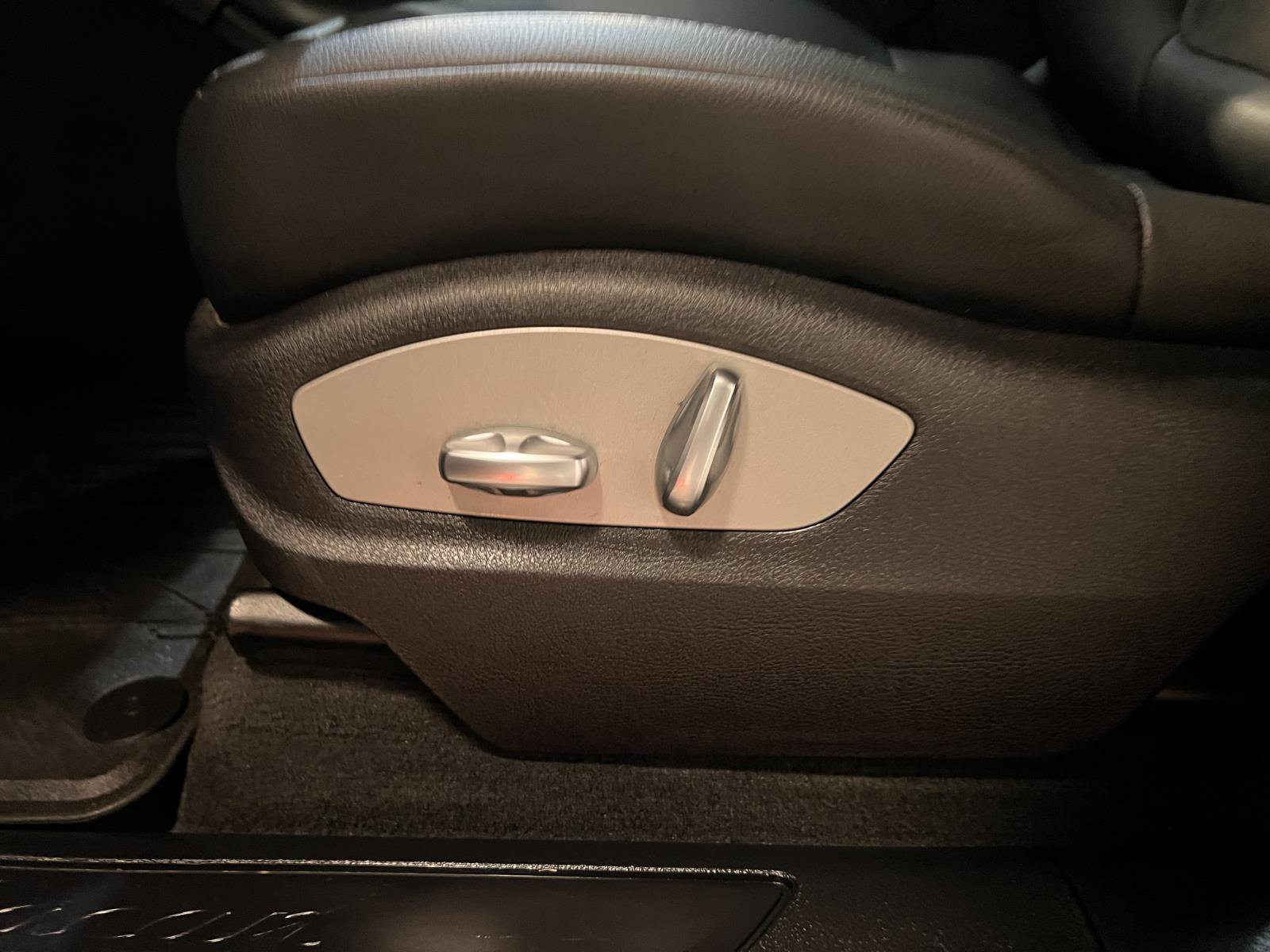 Used 2021 Porsche Macan image 24