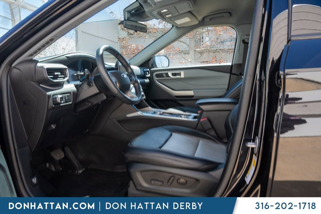 Used 2023 Ford Explorer XLT w/ Equipment Group 202A image 3